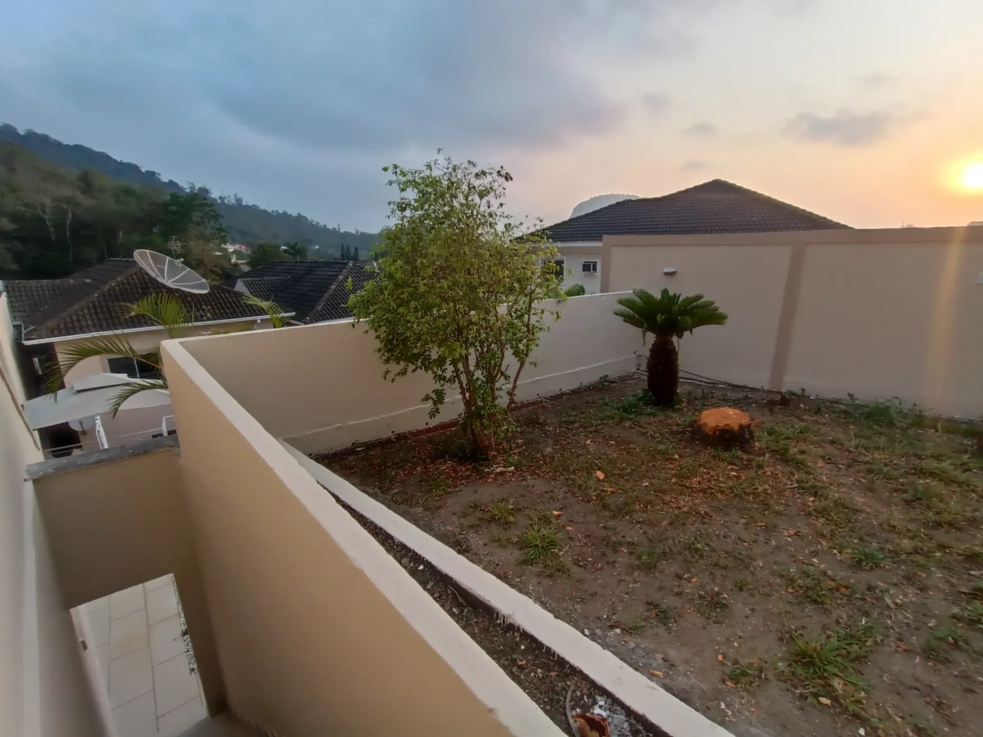 Unfurnished house with 4 bedrooms and 5 bathrooms — photo 42