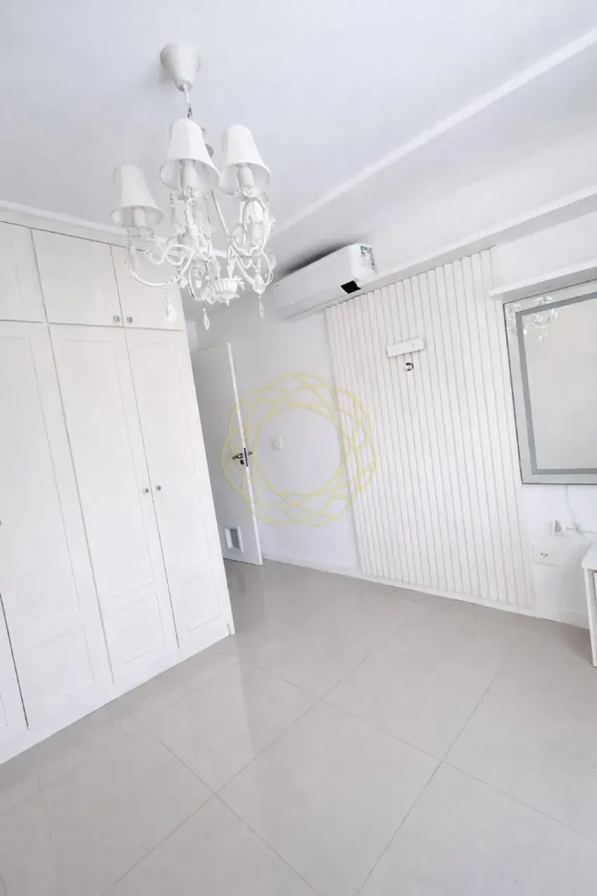 Casa com 5 quartos e 5 banheiros de 350 m²