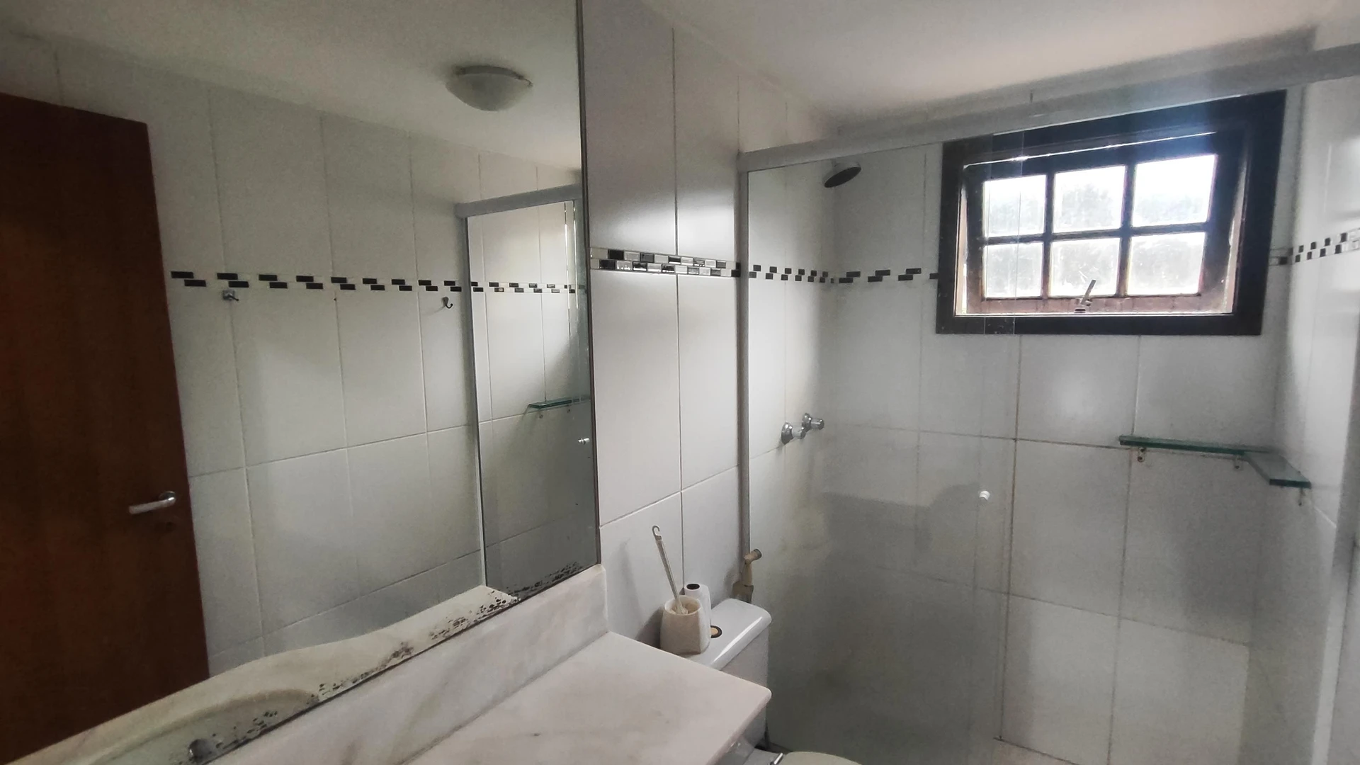 House with 3 bedrooms, 1 en-suite and 4 bathrooms — photo 47