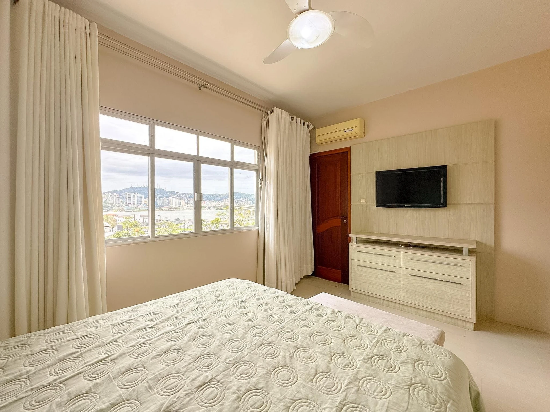 Furnished house, 250 m², with a bathtub — photo 13