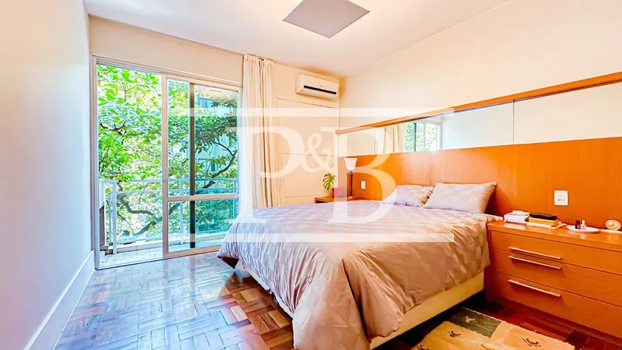 Unfurnished 4-bedroom apartment 200 m² with open-plan kitchen — photo 2