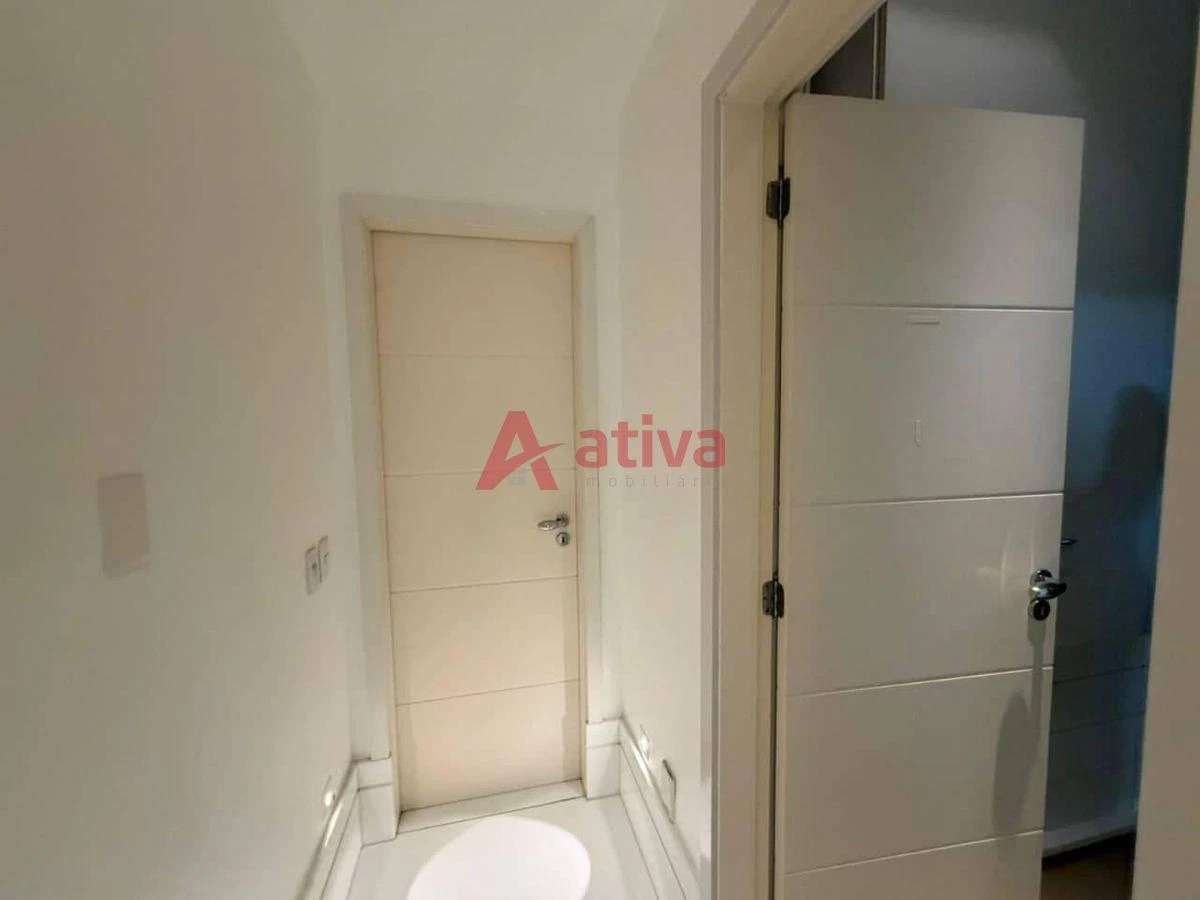 4-bedroom apartment with a glass-enclosed balcony — photo 22