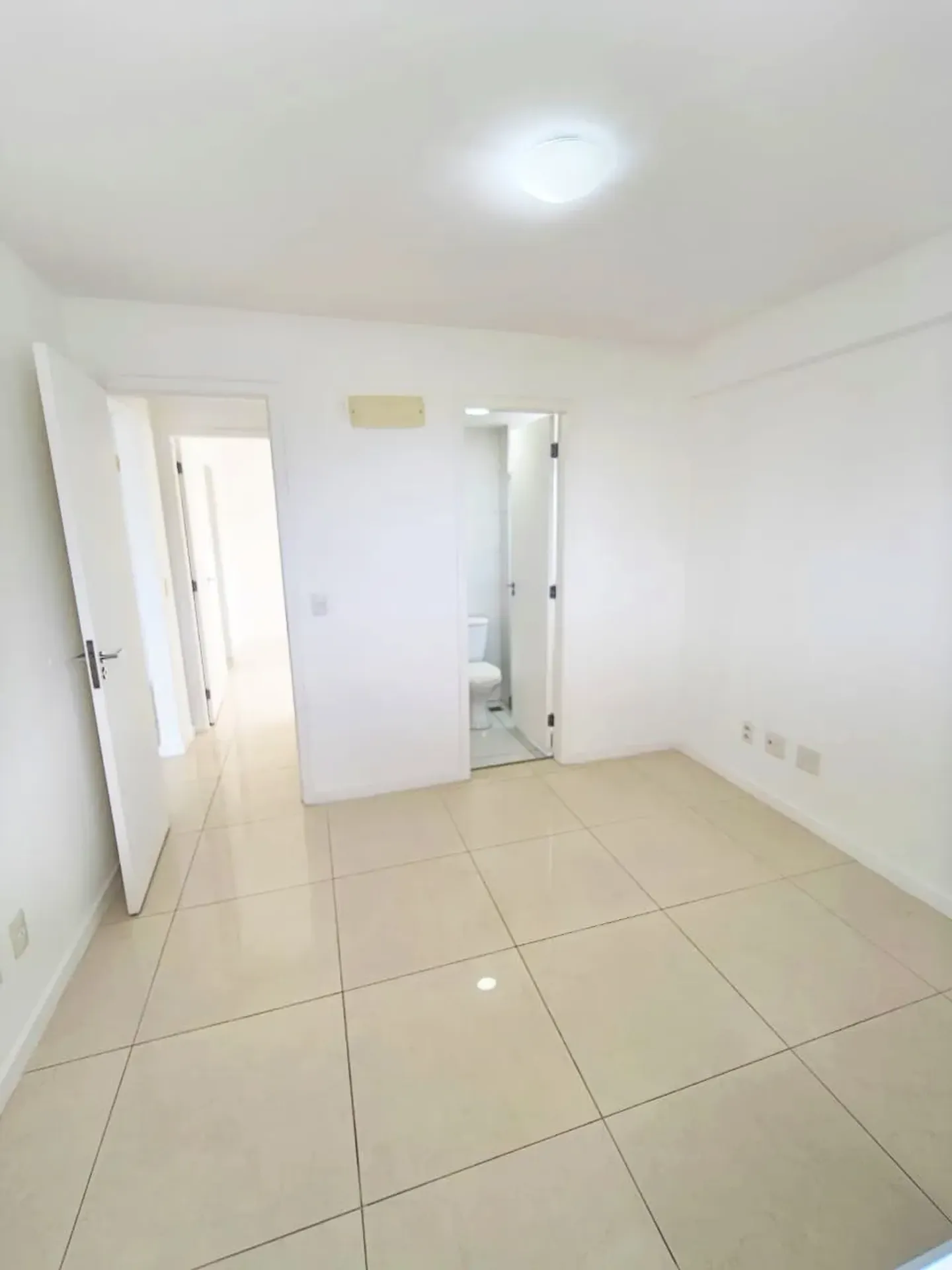 2-bedroom apartment with balcony, closed kitchen — photo 32