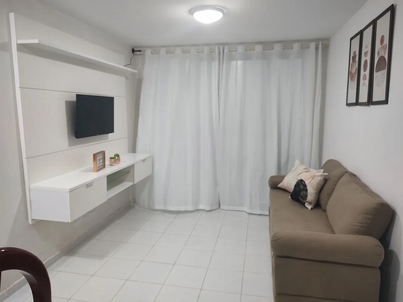 One-bedroom apartment in a building with a pool