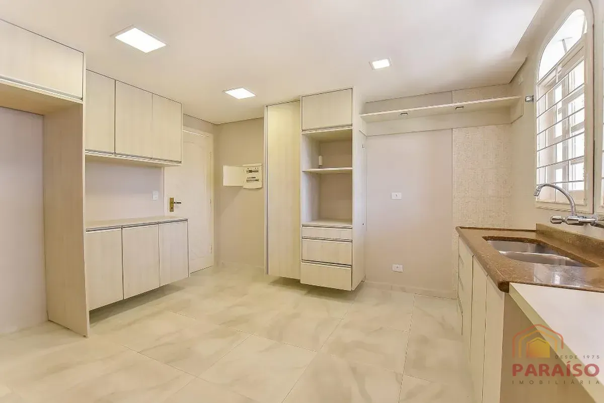 689 m² house with 5 bedrooms and 7 bathrooms — photo 26