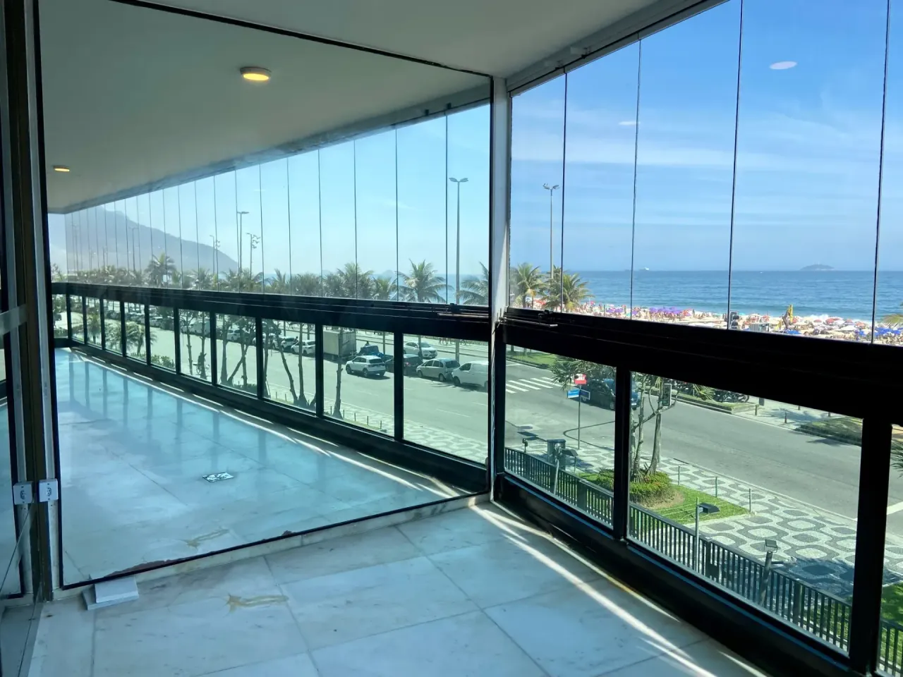 Apartamento con 3 habitaciones y balcón cerrado de vidrio — photo 3