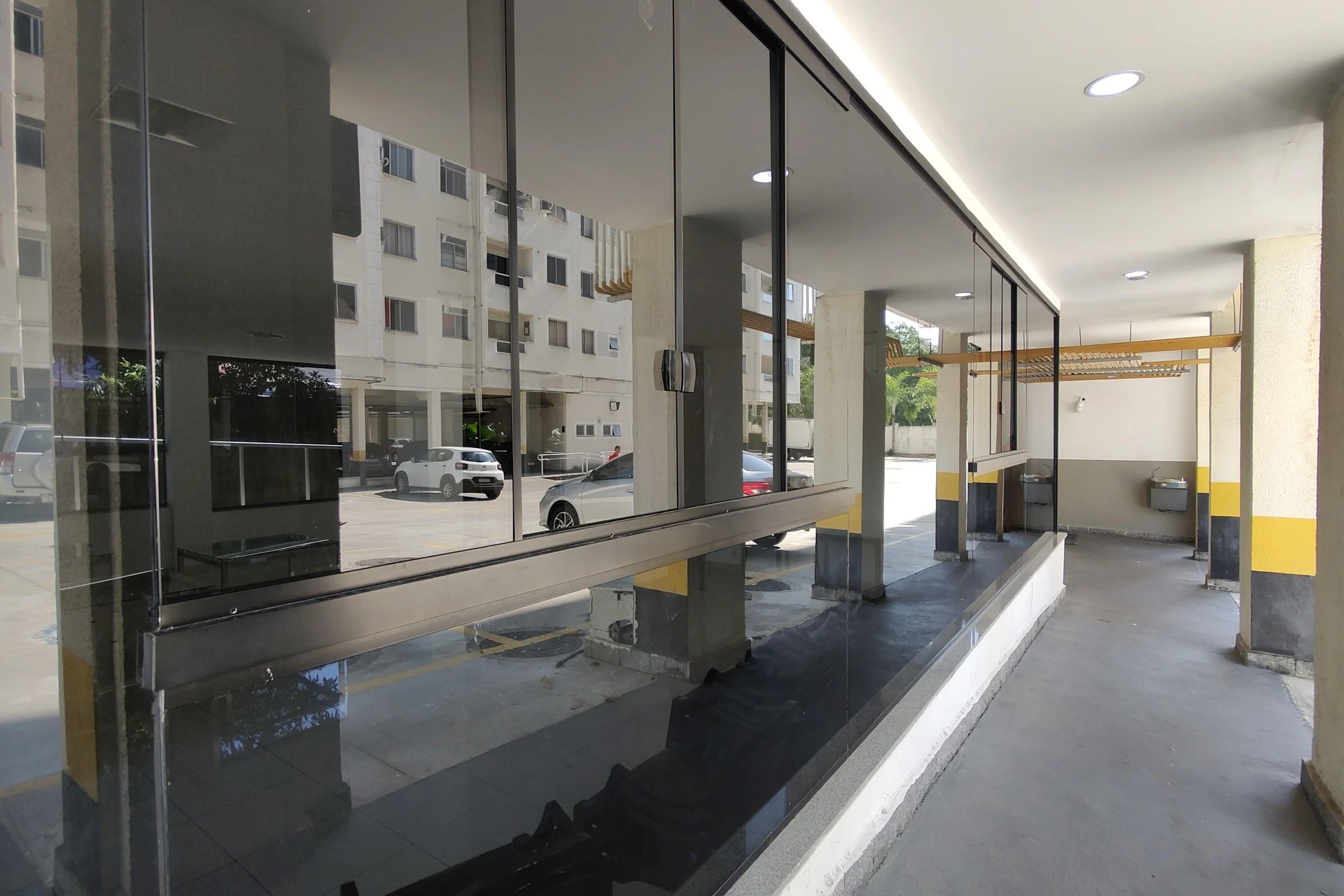 2-bedroom apartment in a building with a gym — photo 51