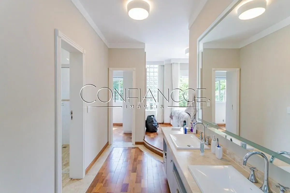 House with 4 en-suite bedrooms and 6 parking spaces — photo 26