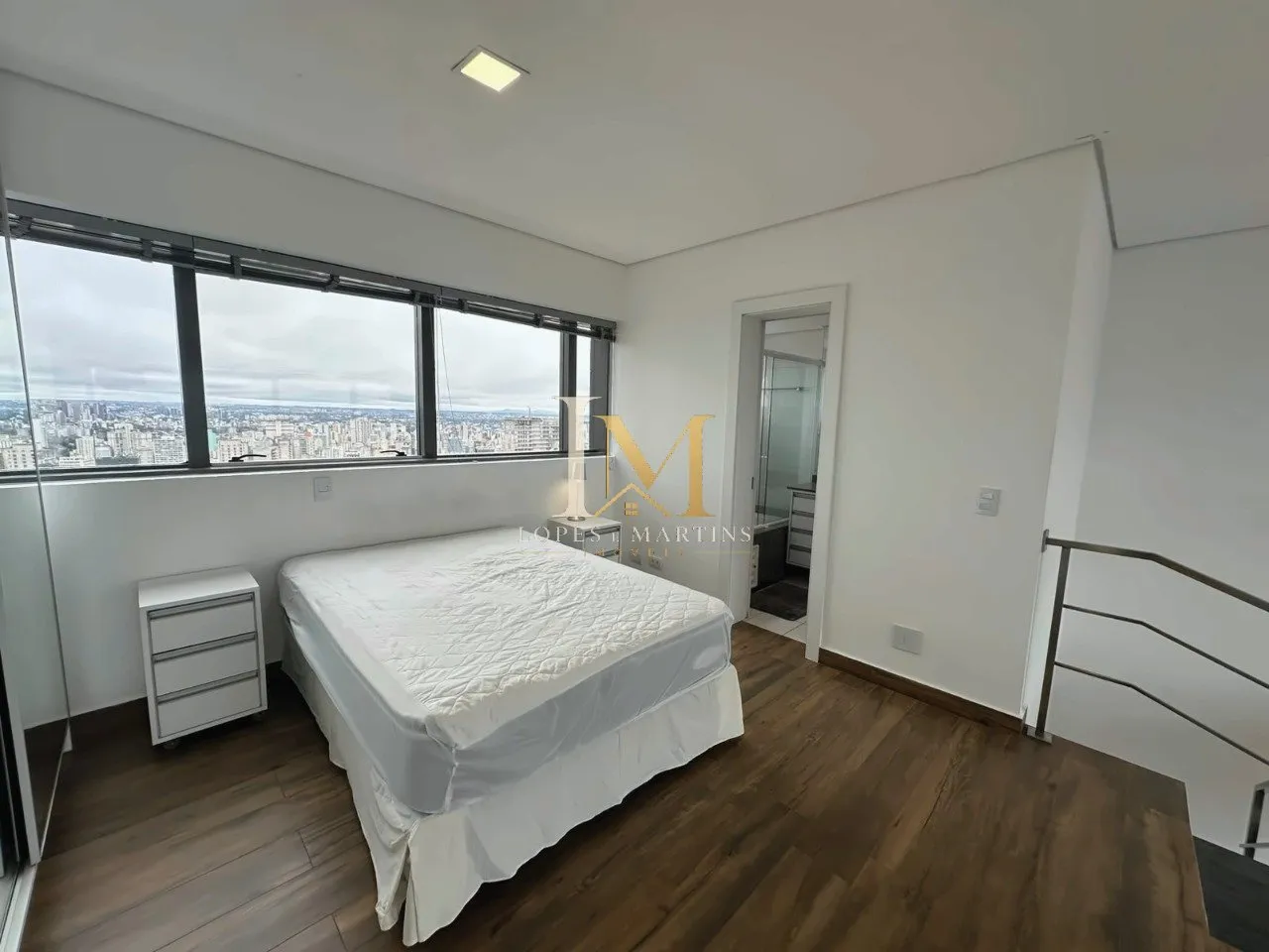 One-bedroom apartment in a building with a gym — photo 5