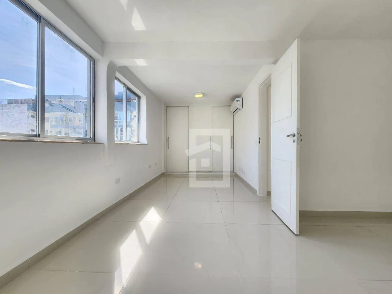 197 m² apartment on the 22nd floor with a private garden — photo 74
