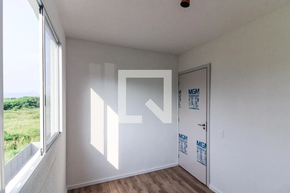 Balcony with a grill in a 2-bedroom apartment, 43 m² — photo 21