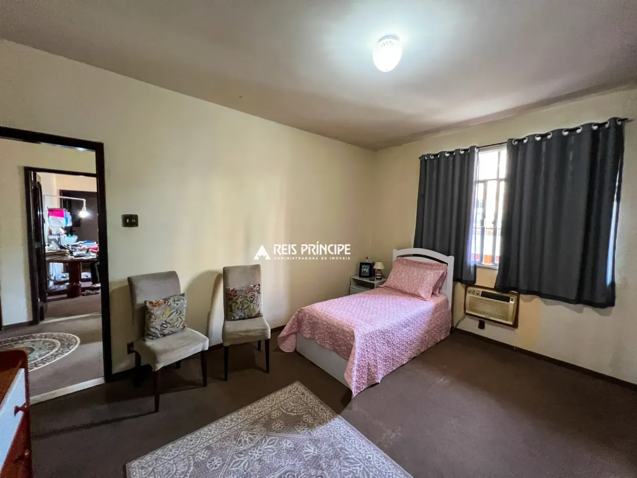 House with 4 bedrooms and a gas stove kitchen — photo 16
