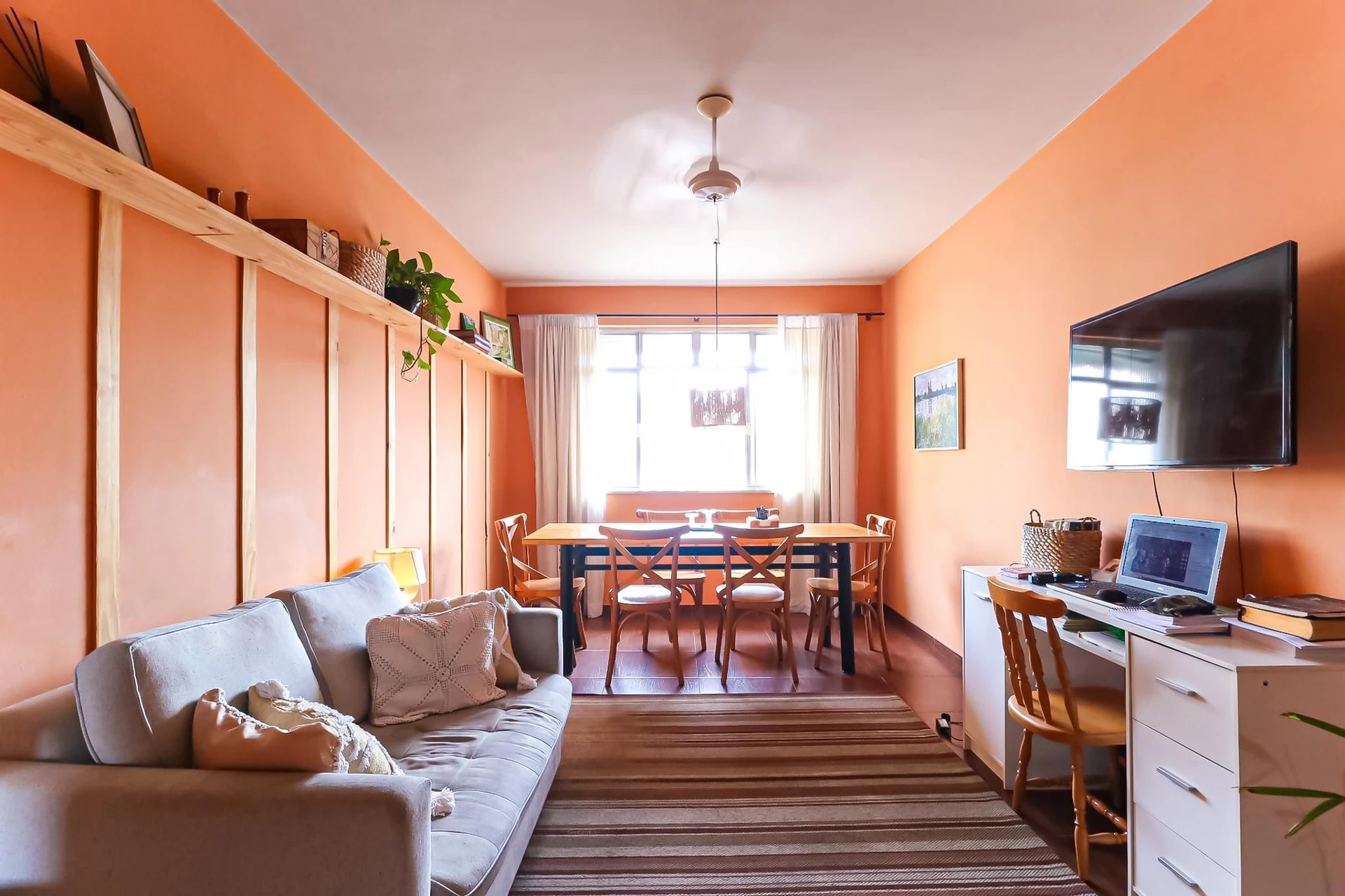 Furnished 2-bedroom apartment with open-plan kitchen — photo 14