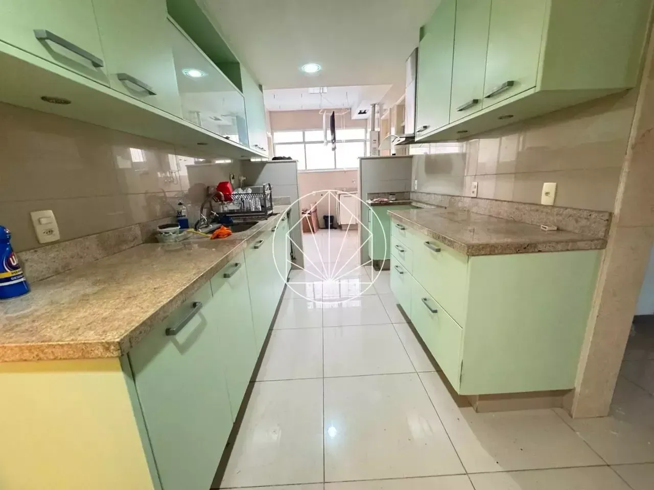 Apartamento de 3 quartos com cozinha fechada e 210 m² — photo 7