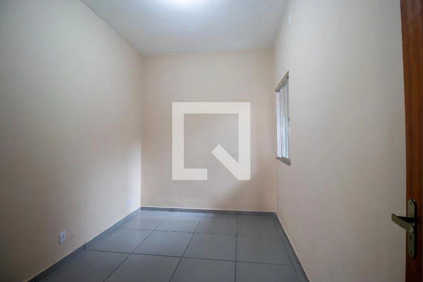 Balcony with a grill in a 2-bedroom house, 100 m² — photo 17