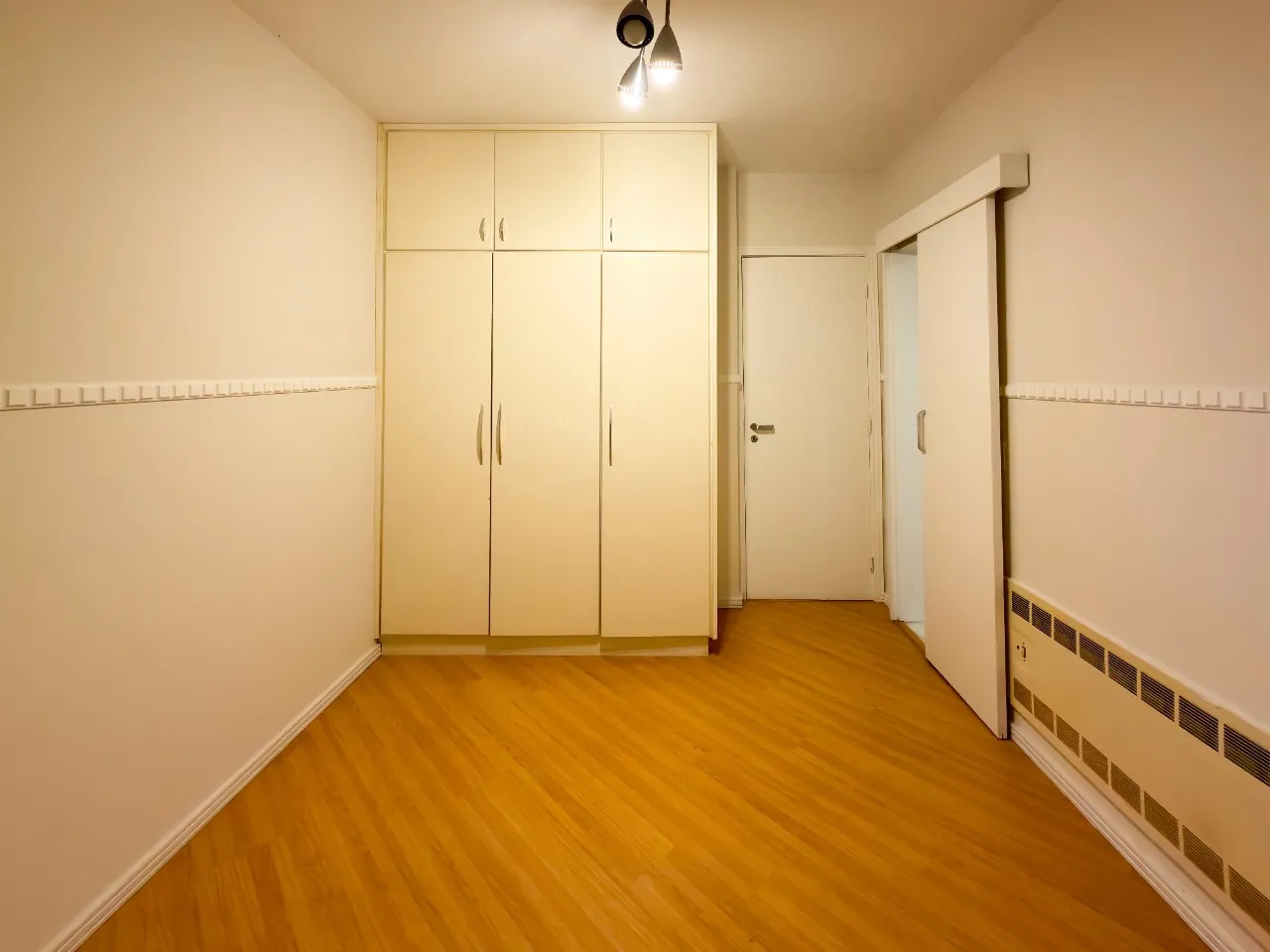 2-bedroom apartment with en-suite and enclosed balcony — photo 5