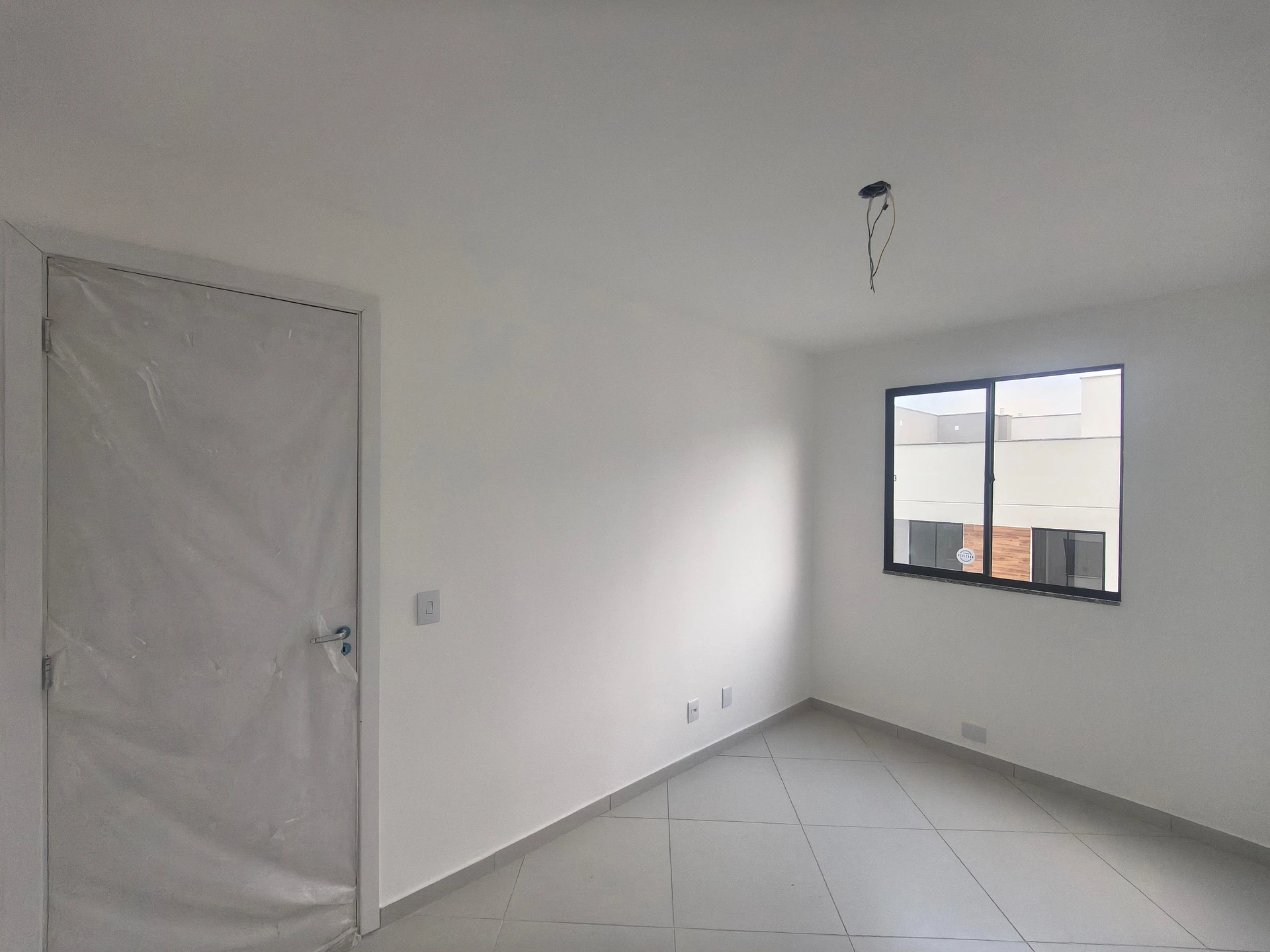 2-bedroom apartment with balcony and glass-enclosed shower — photo 25