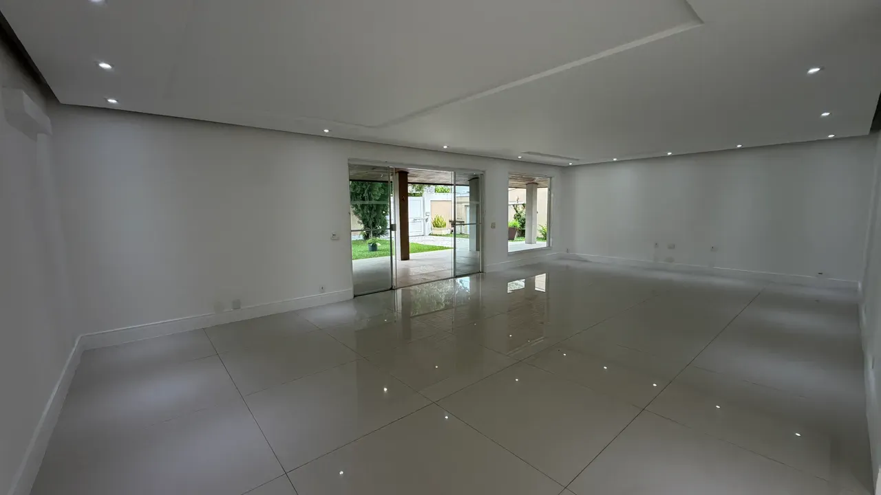 Single-story house with a private garden and 4 bedrooms — photo 18