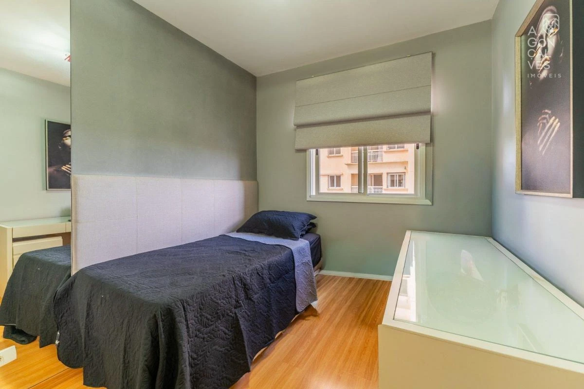 Wood or laminate floors in a 2-bedroom apartment, 60 m² — photo 21