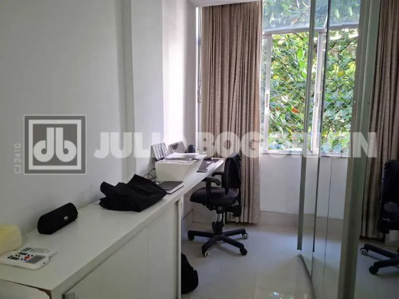 Unfurnished apartment with open-plan kitchen and 2 bedrooms — photo 8