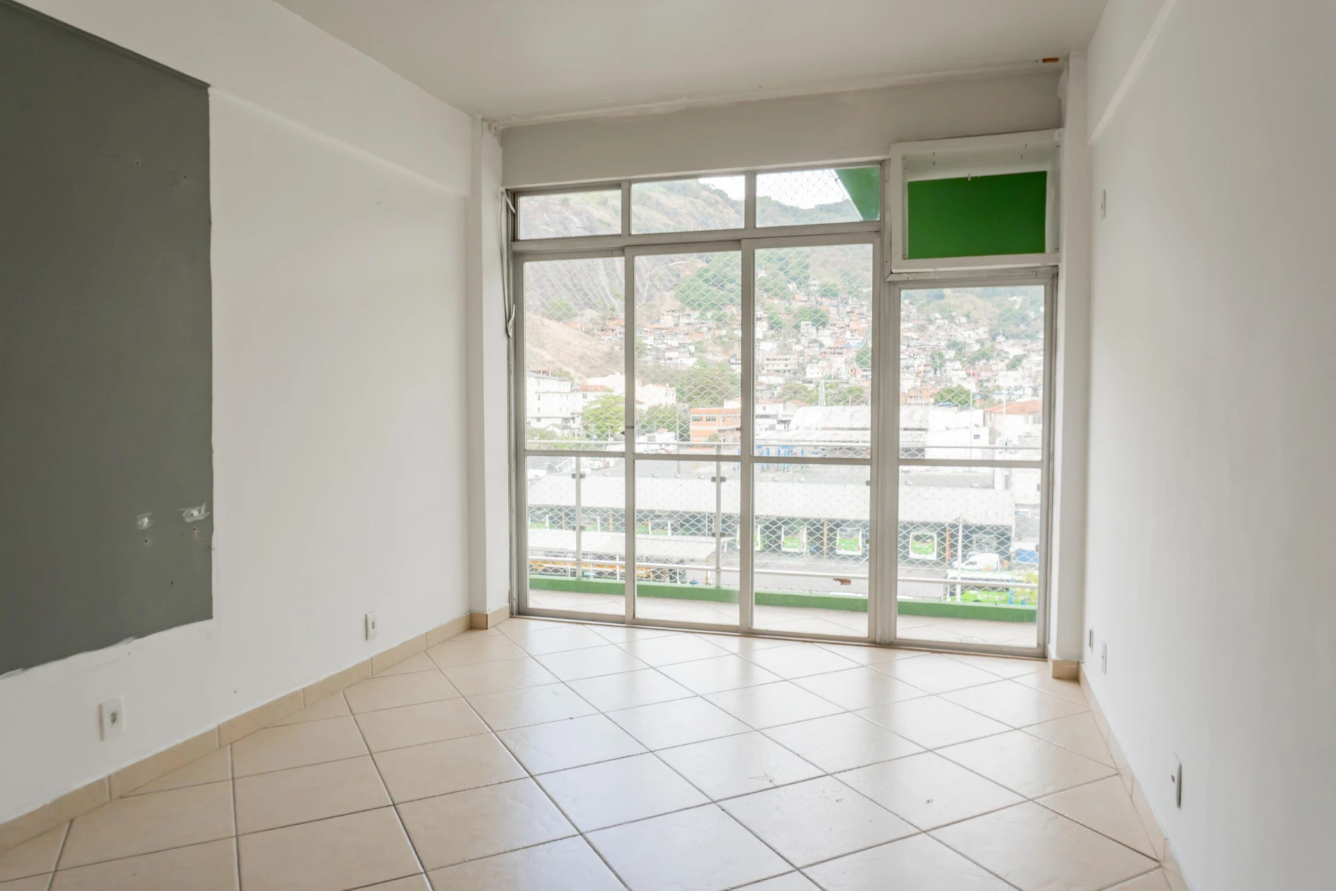 Apartamento sem mobília com 2 quartos e varanda — photo 13