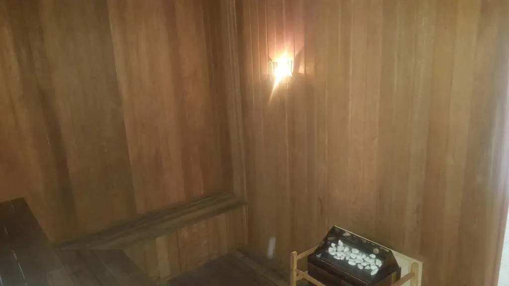 Furnished 1-bedroom apartment with 84 m² and parking — photo 26