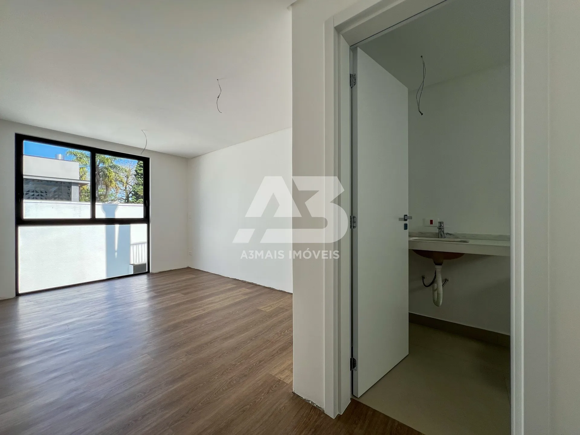 3-bedroom house with floor-to-ceiling windows in Curitiba — photo 7