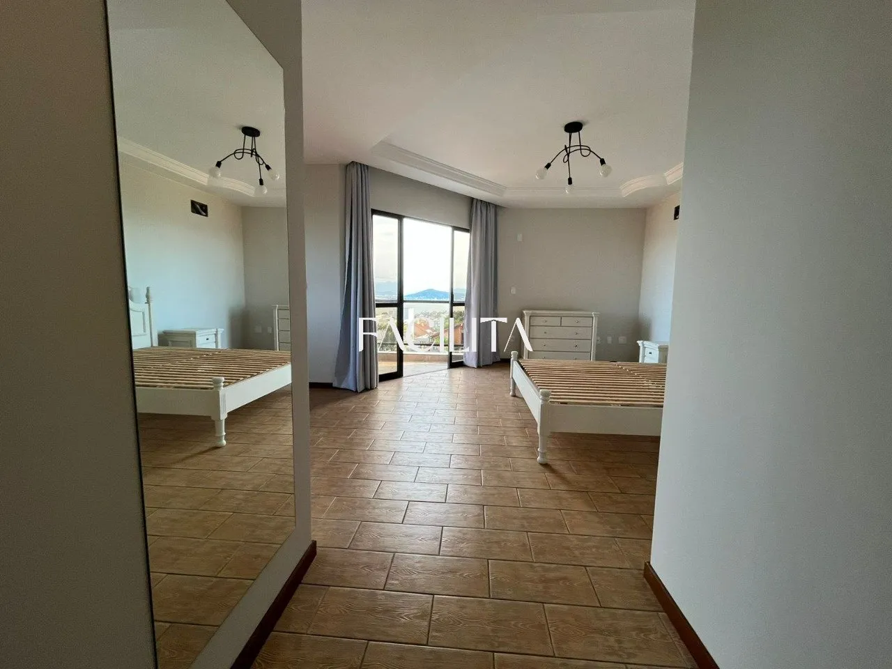 Furnished 456 m² house with 3 en-suite bedrooms and pool — photo 69