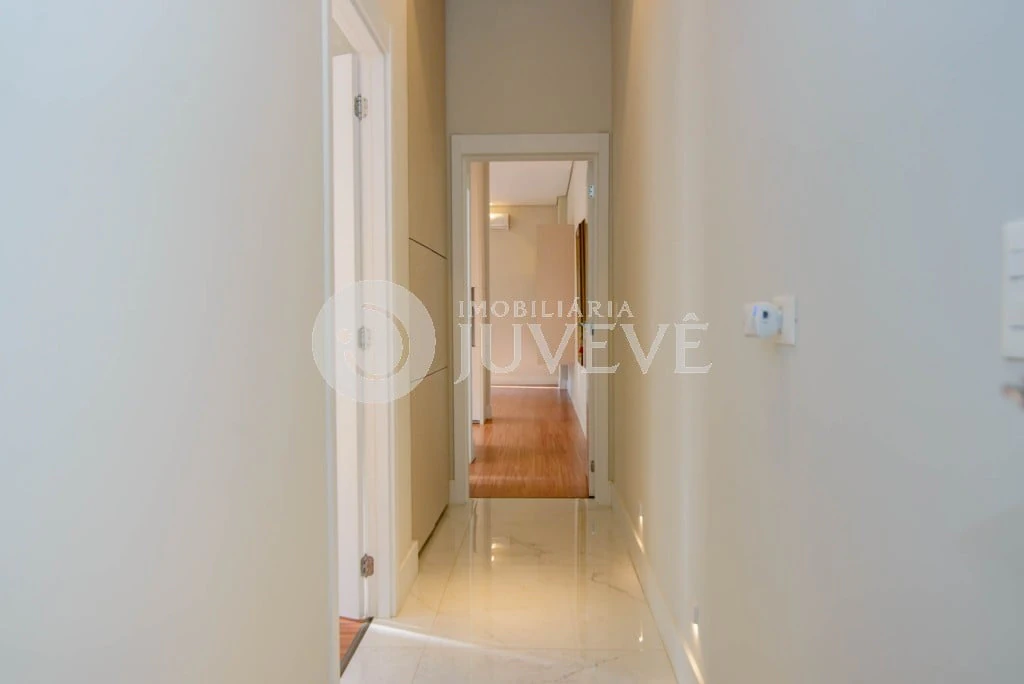 Furnished apartment, 104 m², with a glass-enclosed balcony — photo 7