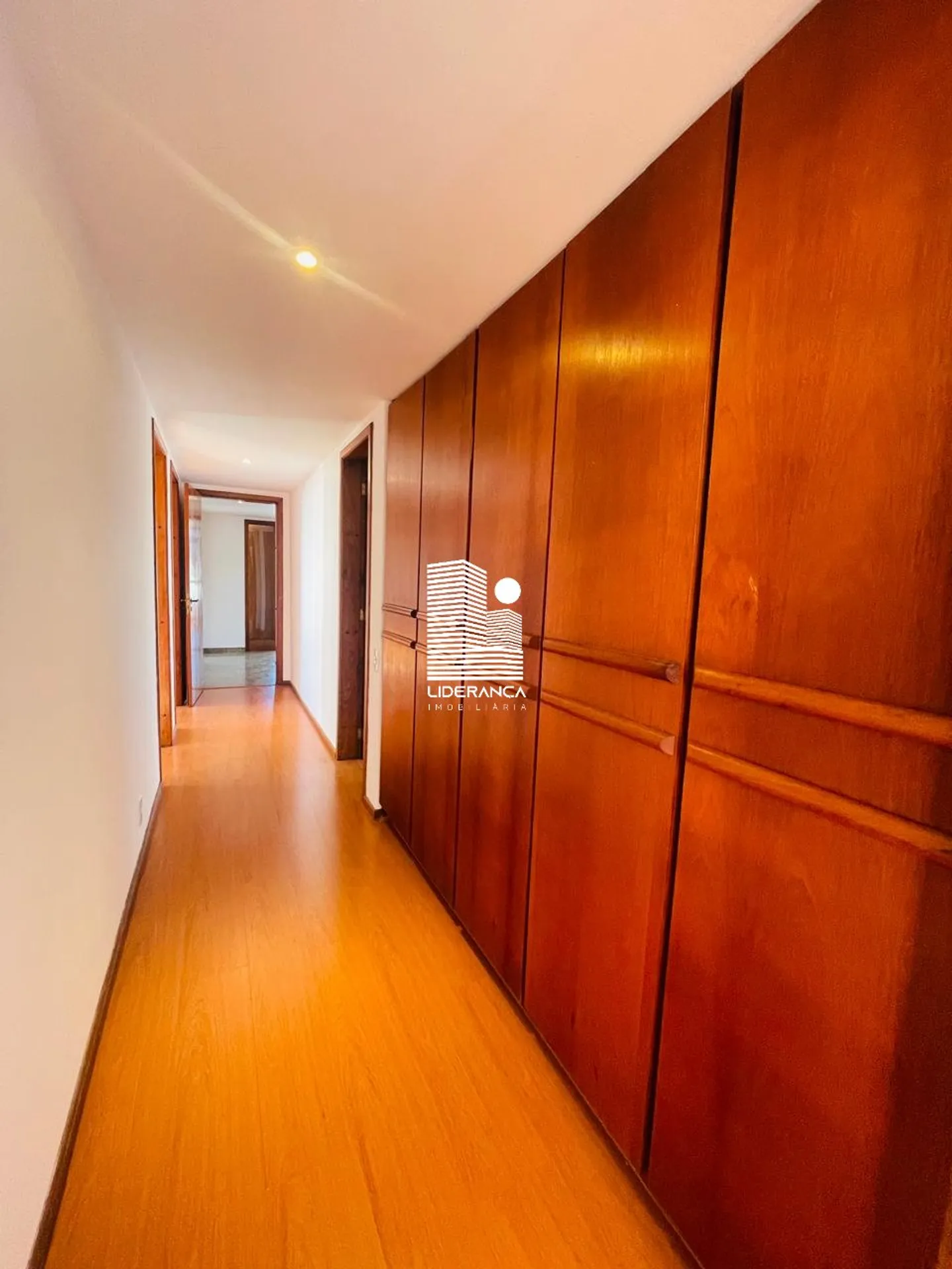 350 m² apartment with 3 en-suite bedrooms and 3 parking — photo 50