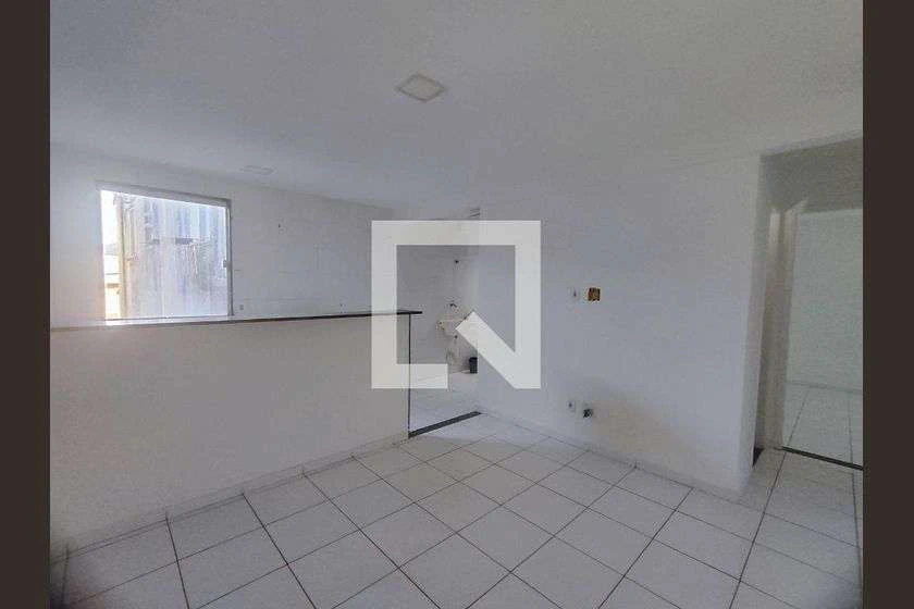Apartamento de 1 dormitorio con balcón y cocina abierta — photo 2