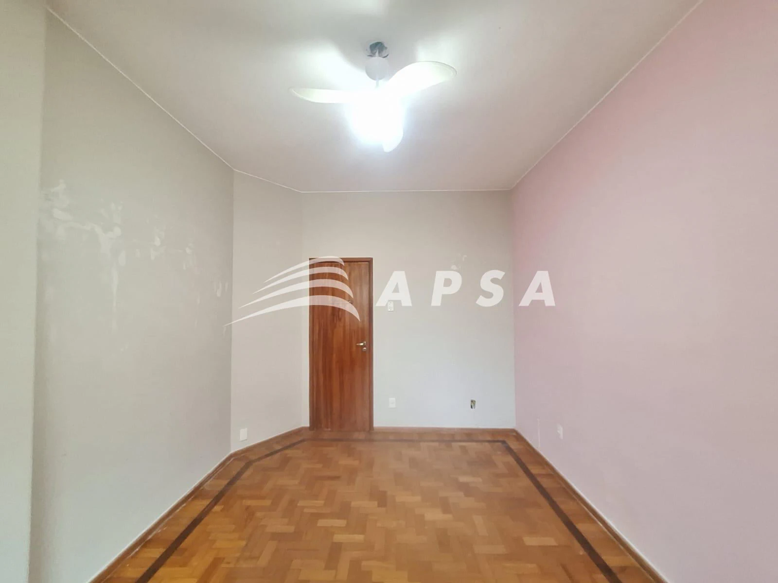 Деревянный пол или ламинат и 2 спальни: квартира 92 м² — photo 10