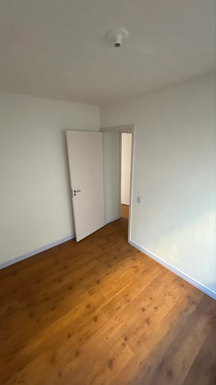 2-bedroom apartment with wood or laminate floors — photo 5