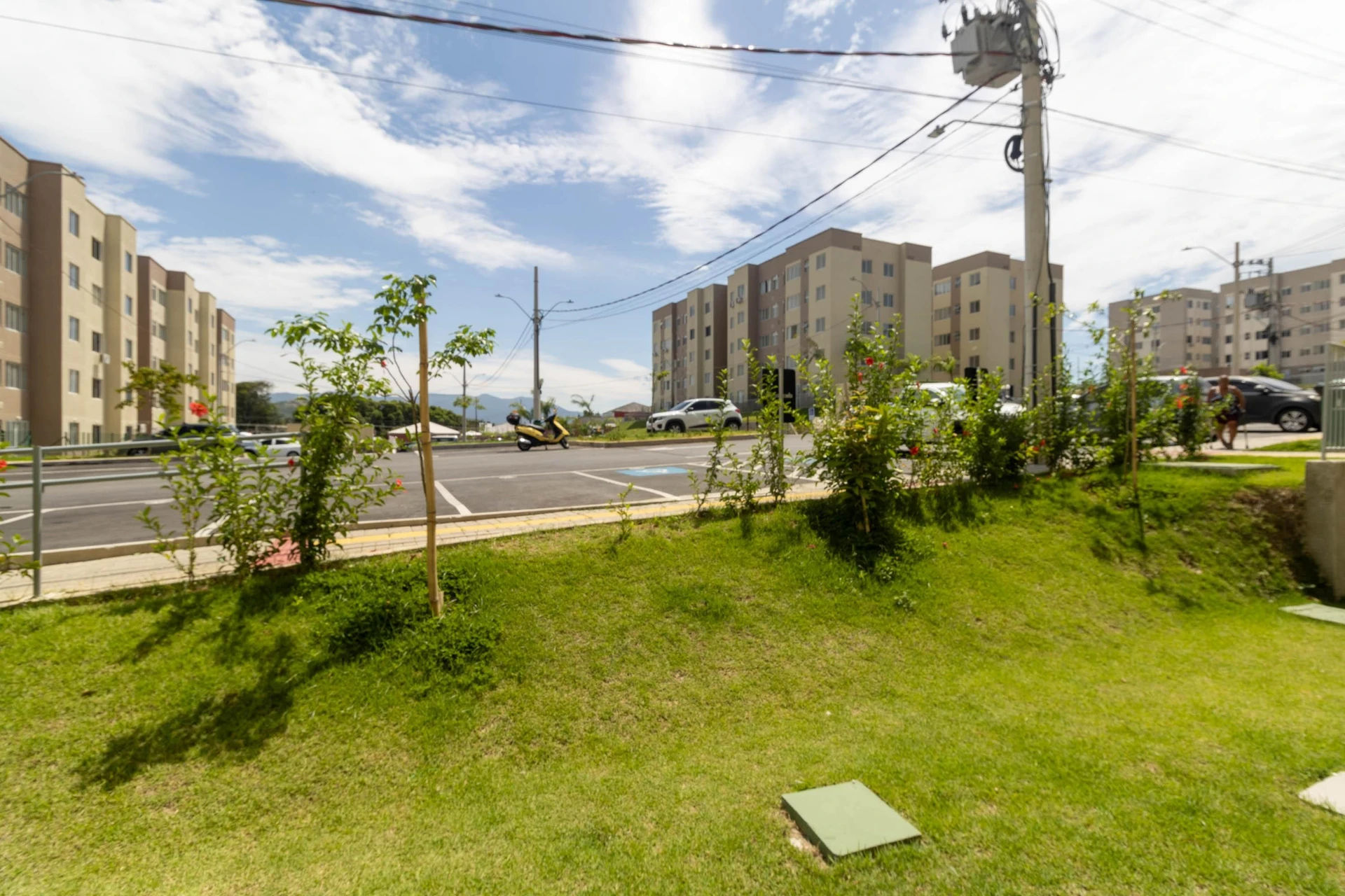 2-bedroom apartment in a building with a pool — photo 5