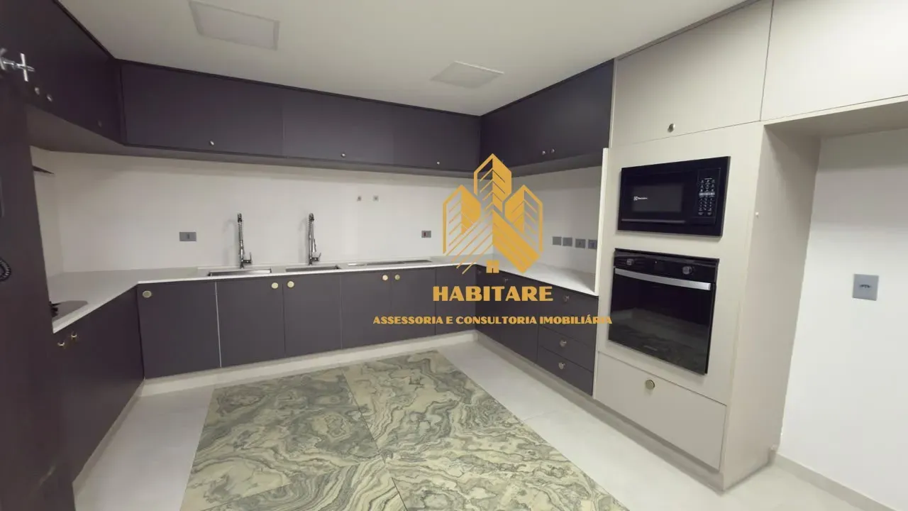 465 m² apartment with a water view and a bathtub