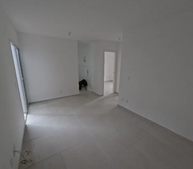 Apartamento sem mobília com cozinha separada e varanda — photo 2