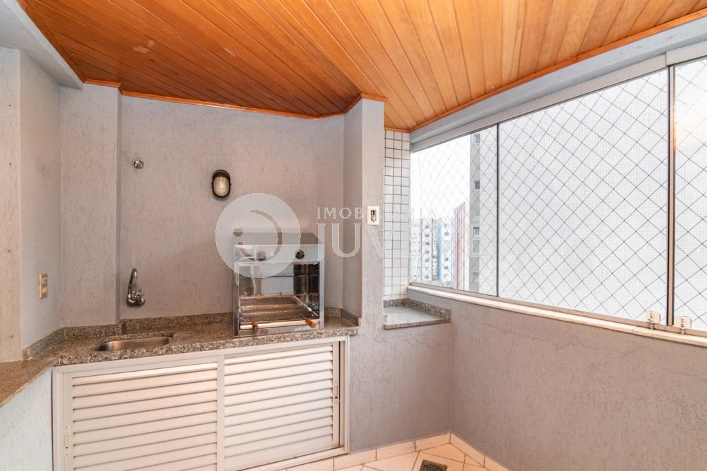 130 m² apartment with a walk-in closet and a bathtub — photo 13