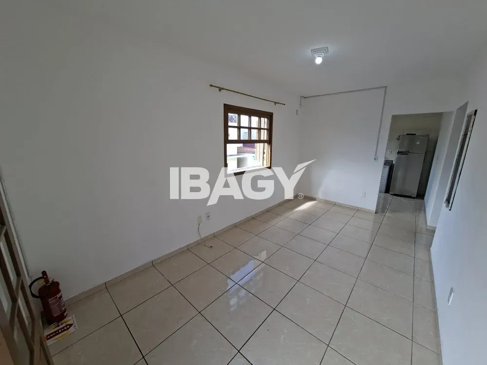 House with 2 bedrooms and a kitchen with stove and hood — photo 3
