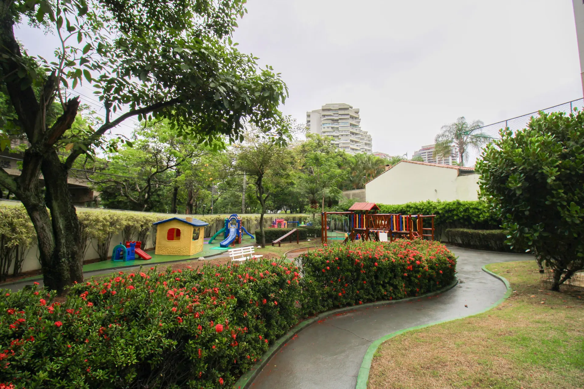 Apartamento mobiliado com 2 quartos e varanda envidraçada — photo 30