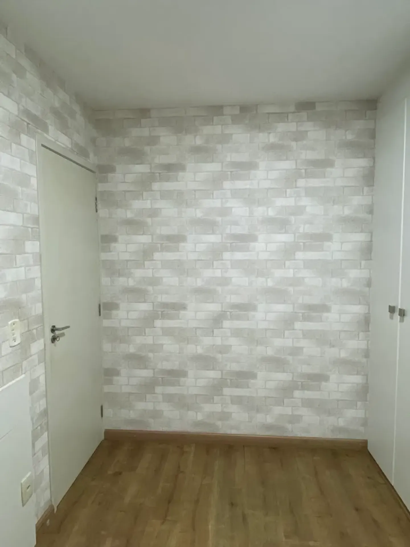 Apartment on the 1st floor with a glass-enclosed balcony — photo 14