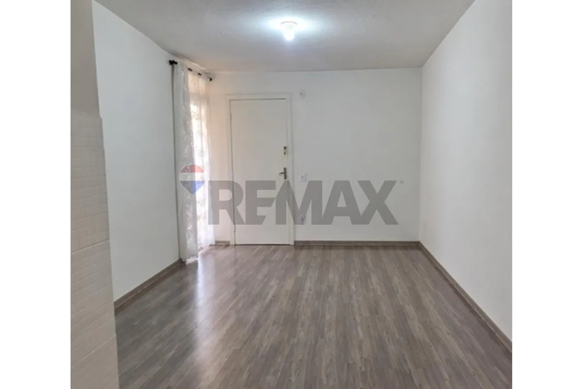 2-bedroom apartment with wood or laminate floors — photo 6