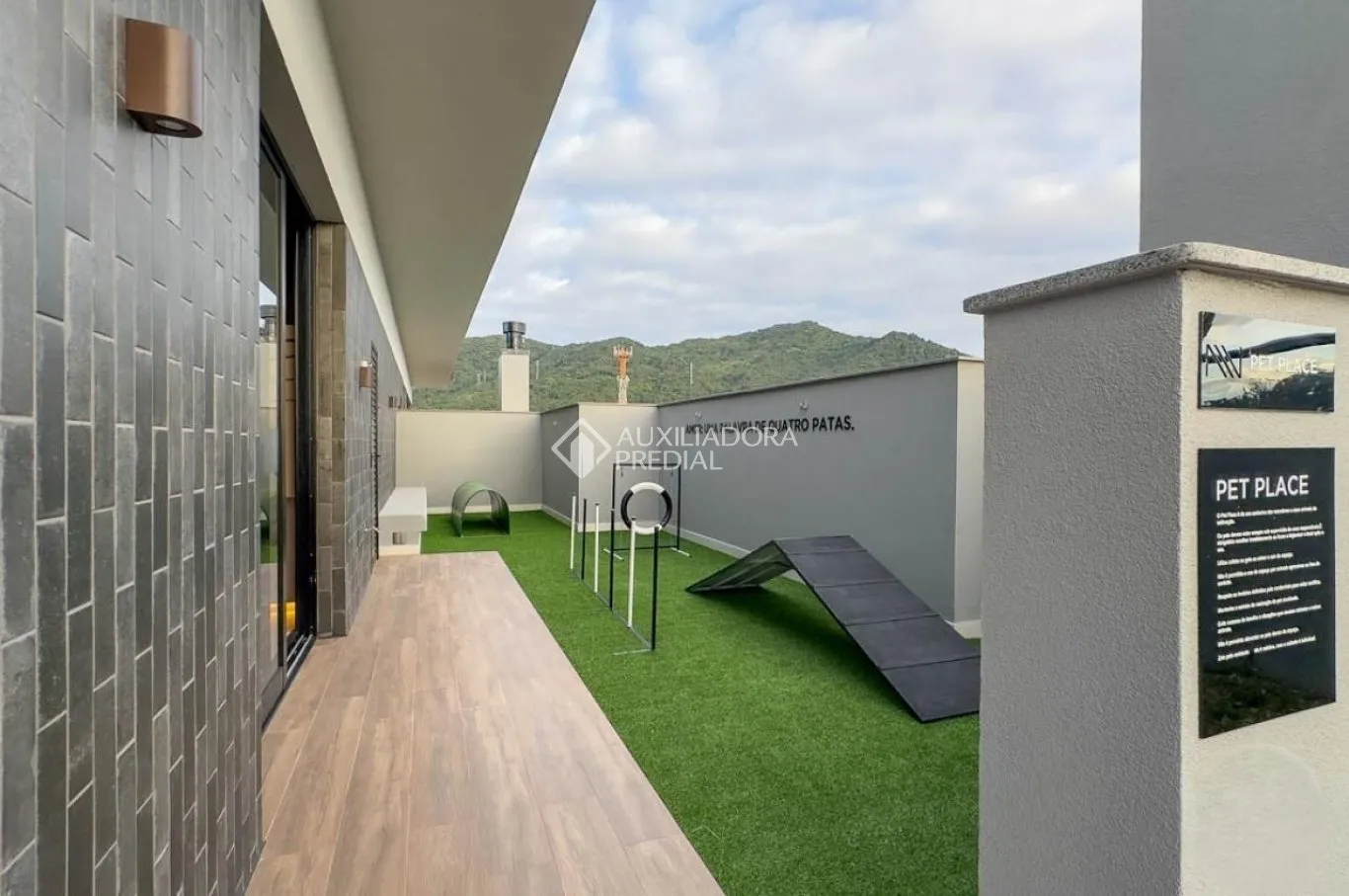 2-bedroom apartment with open kitchen and gas stove — photo 32
