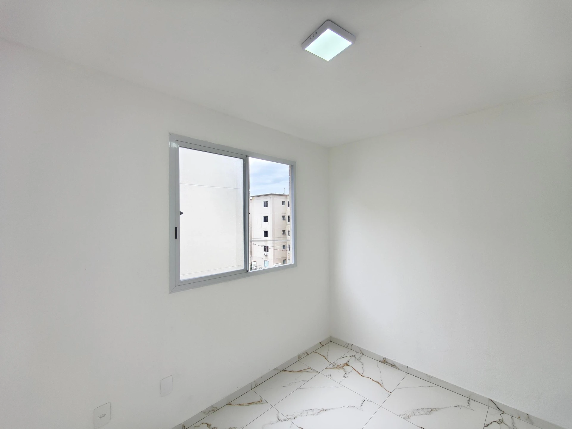 Unfurnished 2-bedroom apartment with 1 parking space — photo 7