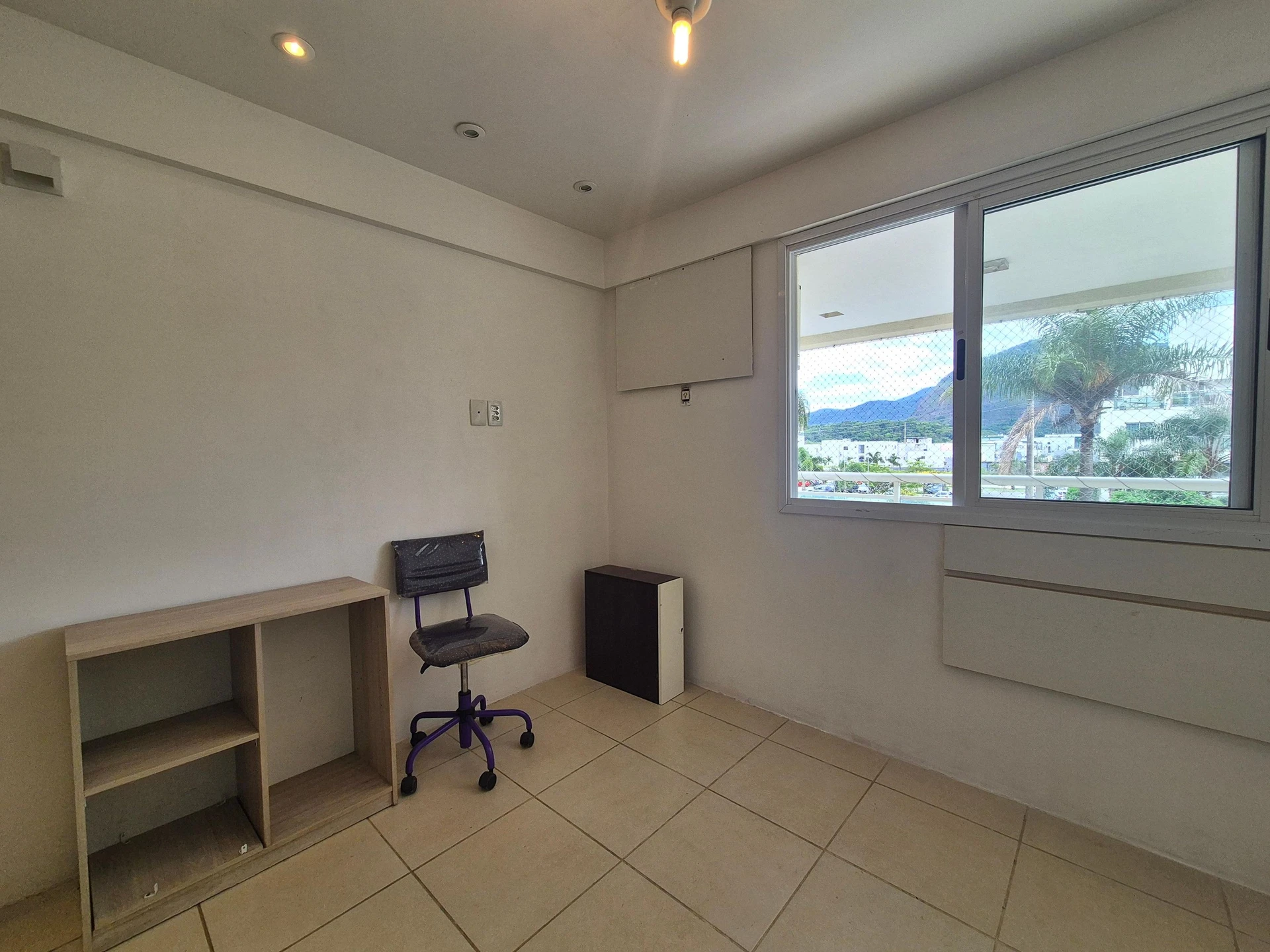 91 m² apartment with a home office and a mountain view — photo 18