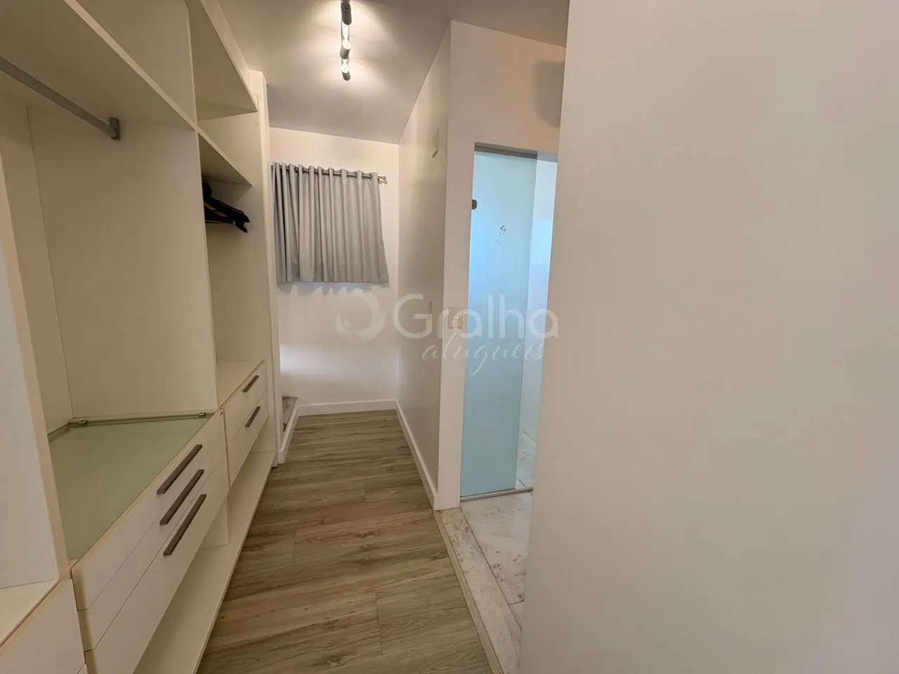 Мебльований будинок 868 м² з 3 люксами та 9 місцями — photo 80
