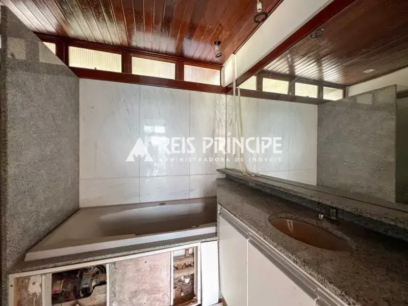 3-bedroom apartment with an enclosed glass balcony — photo 24