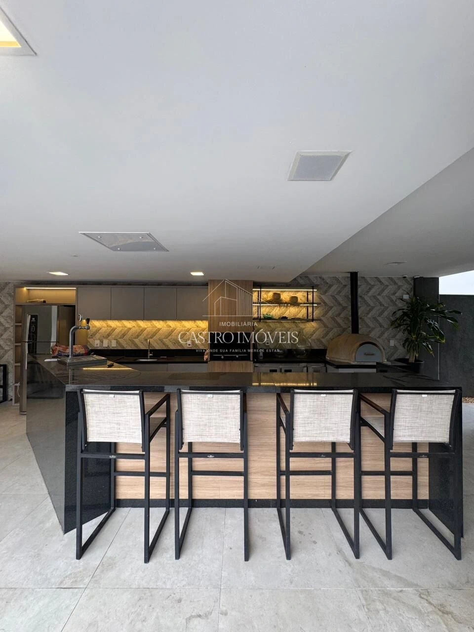 Furnished 715 m² house with 5 en-suites and 4 parking — photo 5