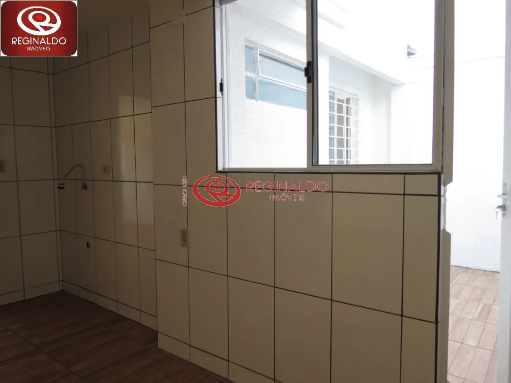House with 2 bedrooms, 1 bath and 1 parking space — photo 6