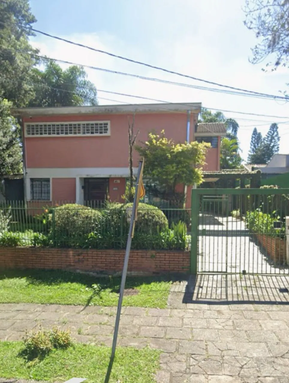 450 m² house with 4 bedrooms and 4 bathrooms