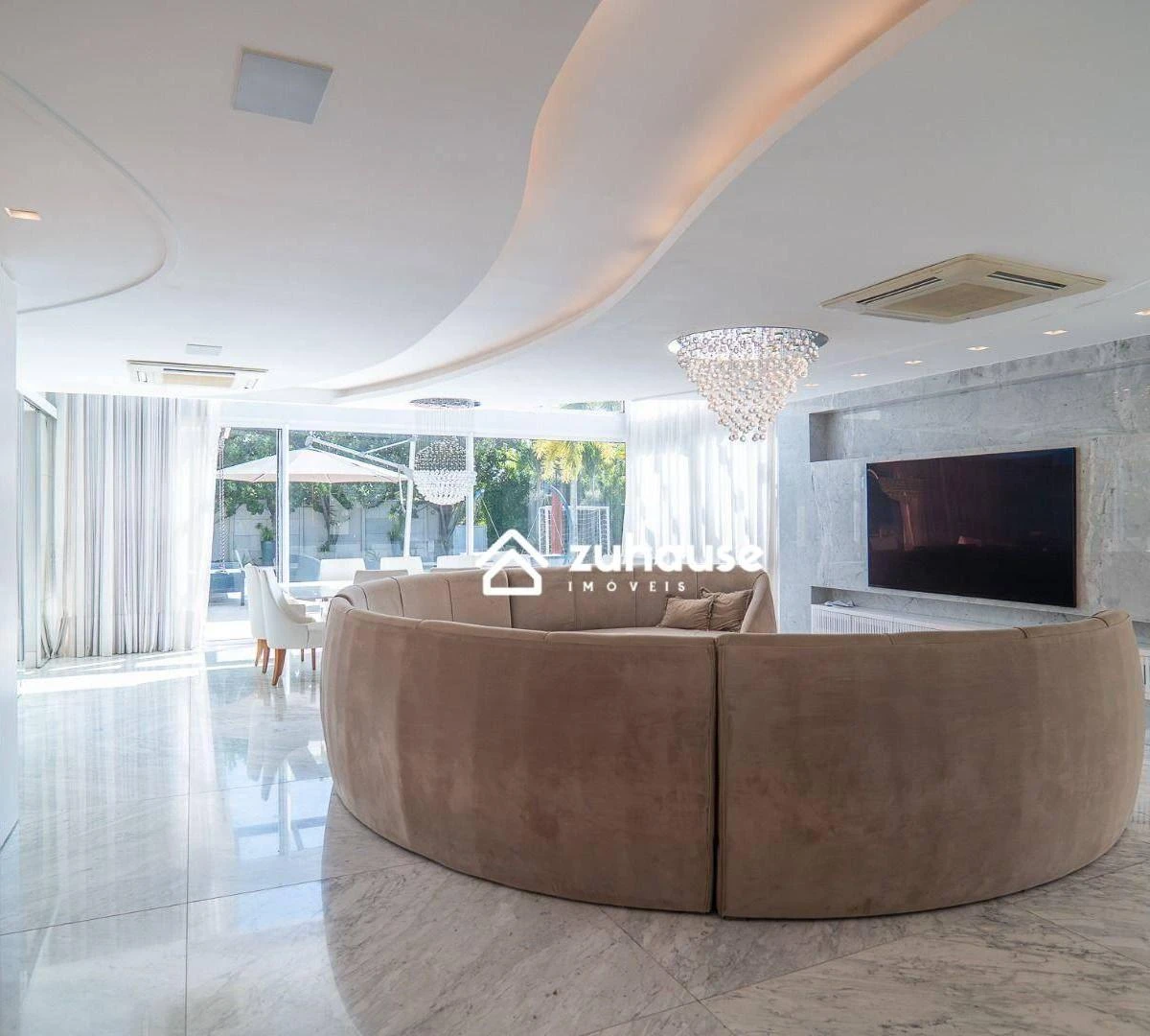 Casa mobiliada de 920 m² com 5 suítes